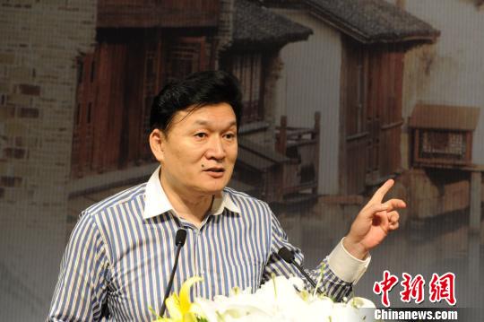 王旭明视微博为新闻发言台趣谈官员说话之道