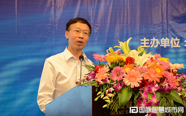 2015中国互联网+信息社会高端论坛在舟山举行.jpg