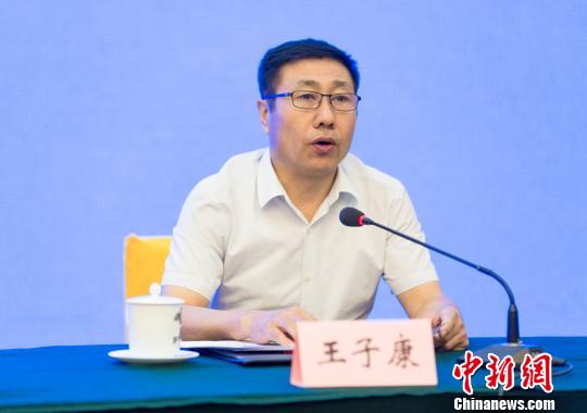 图为吕梁市经济和信息化委员会主任王子康发言。 冯帅 摄