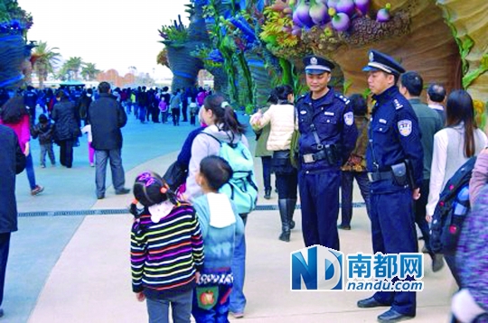 <p>    长隆海洋王国春节期间共接待游客近15万人次，横琴派出所长隆海洋王国现场安保执勤迎来了巨大的安保压力。</p>